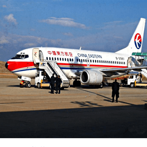 凤凰机场空运航空快运业稳步发展的原因是什么？